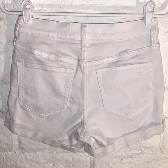 Hollister distressed white high rise short 3” “advanced stretch” size 3 / w26 - Picture 2 of 3
